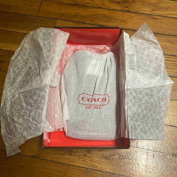 NWT COACH Wristlet - Picture 7 of 8